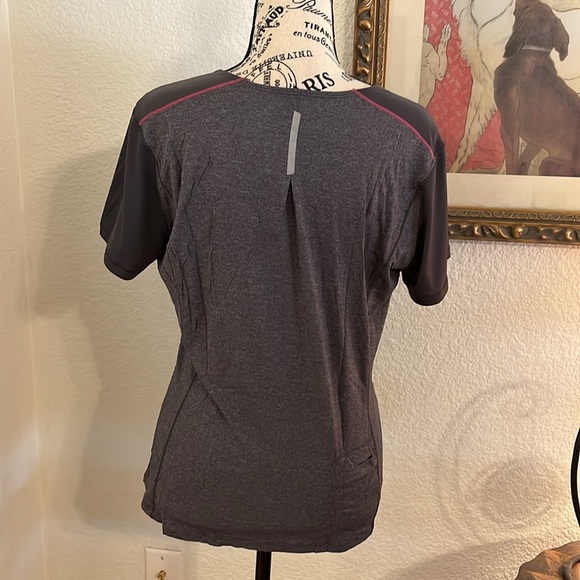 NWOT Salomon Woman's Running Shirt - Picture 5 of 7